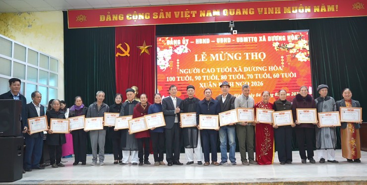 Lãnh đạo xã chúc thọ, mừng thọ 137 người cao tuổi tại khu vực Đắc Sở dịp Tết Bính Ngọ năm 2026- Ảnh 7.