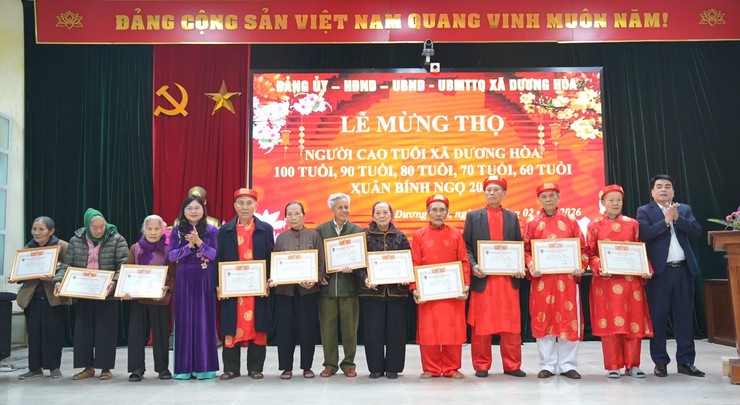 Lãnh đạo xã chúc thọ, mừng thọ 137 người cao tuổi tại khu vực Đắc Sở dịp Tết Bính Ngọ năm 2026- Ảnh 8.