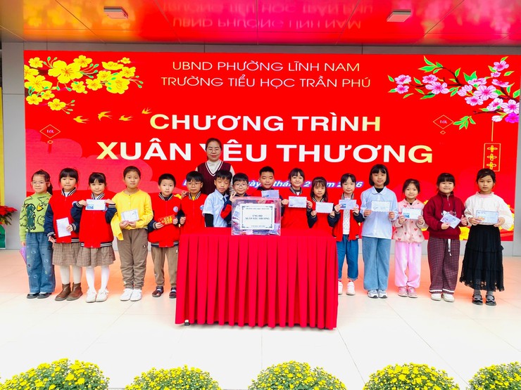 XUÂN YÊU THƯƠNG, TẾT SẺ CHIA - HOẠT ĐỘNG Ý NGHĨA CỦA THẦY TRÒ TRƯỜNG TIỂU HỌC TRẦN PHÚ- Ảnh 8.