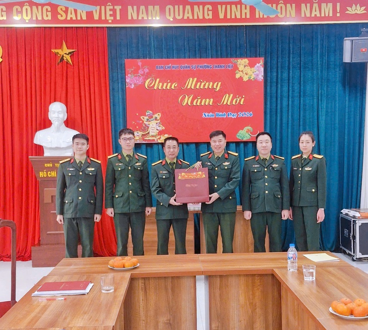 Bộ Tư lệnh Thủ đô Hà Nội thăm, làm việc và chúc Tết Ban Chỉ huy Quân sự phường Thanh Liệt- Ảnh 4.