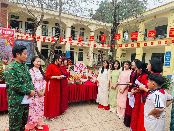 Học sinh phường Tùng Thiện sôi nổi trải nghiệm Tết cổ truyền Bính Ngọ 2026- Ảnh 2.