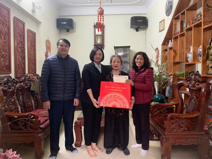 ĐẢNG ỦY - HĐND - UBND - UB MTTQ VIỆT NAM PHƯỜNG ĐÔNG NGẠC THĂM HỎI, TẶNG QUÀ CÁC ĐỐI TƯỢNG TRÊN ĐỊA BÀN
NHÂN DỊP TẾT NGUYÊN ĐÁN BÍNH NGỌ NĂM 2026
- Ảnh 4.