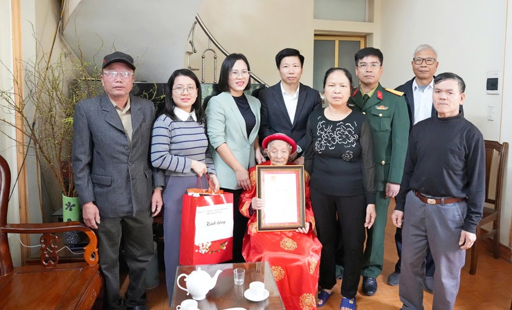 LÃNH ĐẠO PHƯỜNG SƠN TÂY THĂM, CHÚC TẾT CÁC ĐỐI TƯỢNG CHÍNH SÁCH, NGƯỜI CAO TUỔI NHÂN DỊP XUÂN BÍNH NGỌ 2026- Ảnh 5.