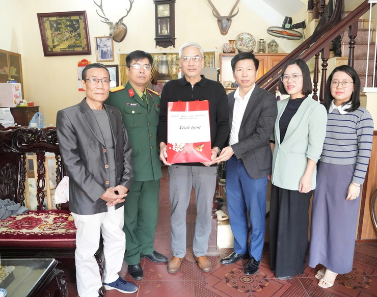 LÃNH ĐẠO PHƯỜNG SƠN TÂY THĂM, CHÚC TẾT CÁC ĐỐI TƯỢNG CHÍNH SÁCH, NGƯỜI CAO TUỔI NHÂN DỊP XUÂN BÍNH NGỌ 2026- Ảnh 6.