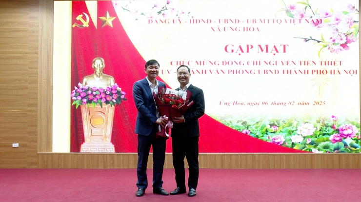 ĐẢNG ỦY – HĐND – UBND XÃ ỨNG HÒA TỔ CHỨC GẶP MẶT, CHÚC MỪNG ĐỒNG CHÍ NGUYỄN TIẾN THIẾT- Ảnh 3.