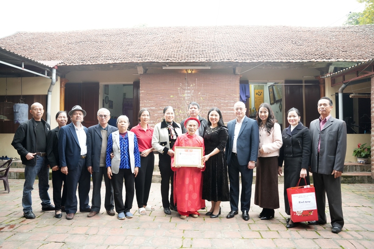 LÃNH ĐẠO PHƯỜNG SƠN TÂY THĂM, CHÚC TẾT CÁC ĐỐI TƯỢNG CHÍNH SÁCH, NGƯỜI CAO TUỔI NHÂN DỊP XUÂN BÍNH NGỌ 2026- Ảnh 4.