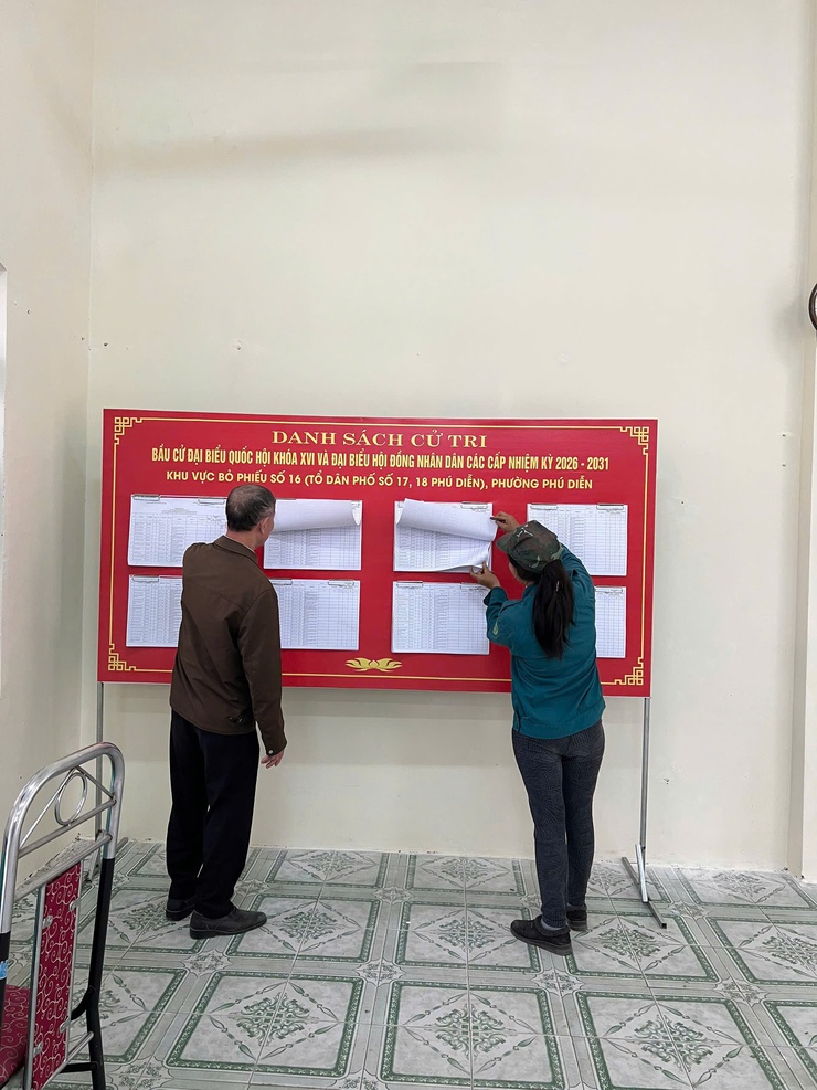 Phường Phú Diễn hoàn thành niêm yết danh sách cử tri phục vụ bầu cử Quốc hội khóa XVI và đại biểu HĐND các cấp nhiệm kỳ 2026 - 2031- Ảnh 14.