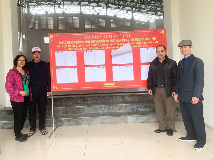 Phường Phú Diễn hoàn thành niêm yết danh sách cử tri phục vụ bầu cử Quốc hội khóa XVI và đại biểu HĐND các cấp nhiệm kỳ 2026 - 2031- Ảnh 3.