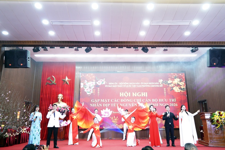 Phường Chương Mỹ gặp mặt, chúc Tết cán bộ hưu trí tiêu biểu nhân dịp Xuân Bính Ngọ 2026- Ảnh 1.