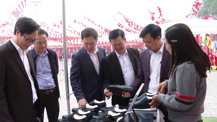 ỨNG HÒA: HƠN 800 HỘ ĐƯỢC NHẬN QUÀ TẠI CHƯƠNG TRÌNH "TẾT NHÂN ÁI" XUÂN BÍNH NGỌ 2026.- Ảnh 6.