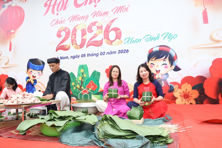 RỰC RỠ SẮC XUÂN TRONG HỘI CHỢ TẾT 2026 TẠI TRƯỜNG TIỂU HỌC THÚY LĨNH- Ảnh 3.