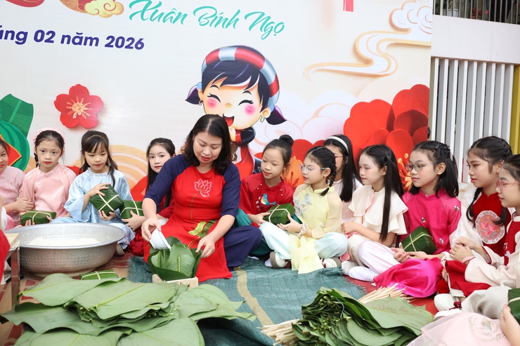 RỰC RỠ SẮC XUÂN TRONG HỘI CHỢ TẾT 2026 TẠI TRƯỜNG TIỂU HỌC THÚY LĨNH- Ảnh 4.