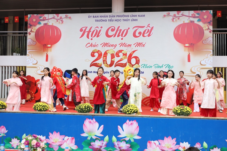RỰC RỠ SẮC XUÂN TRONG HỘI CHỢ TẾT 2026 TẠI TRƯỜNG TIỂU HỌC THÚY LĨNH- Ảnh 6.