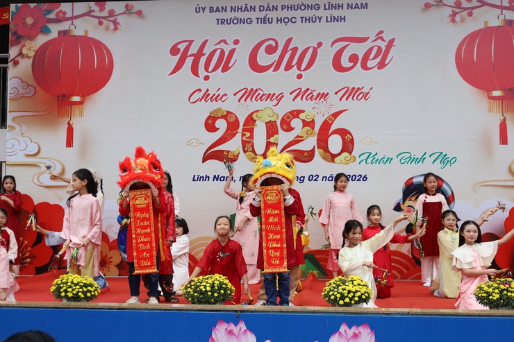 RỰC RỠ SẮC XUÂN TRONG HỘI CHỢ TẾT 2026 TẠI TRƯỜNG TIỂU HỌC THÚY LĨNH- Ảnh 7.