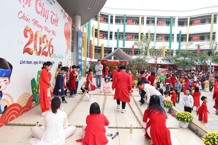 RỰC RỠ SẮC XUÂN TRONG HỘI CHỢ TẾT 2026 TẠI TRƯỜNG TIỂU HỌC THÚY LĨNH- Ảnh 15.