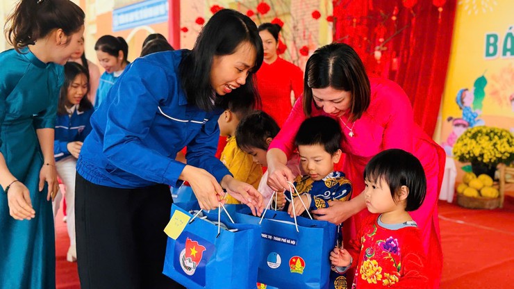 NGÀY HỘI BÁNH CHƯNG XANH – LAN TỎA YÊU THƯƠNG TẠI PHÚC THỌ- Ảnh 1.