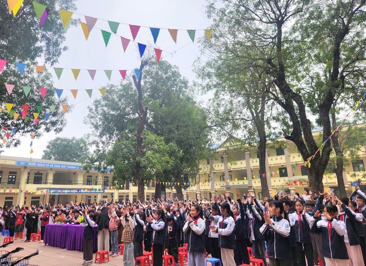 Trường TH Phụng Thượng tổ chức chương trình "Xuân Yêu Thương" – Trao tặng xe đạp cho học sinh có hoàn cảnh khó khăn- Ảnh 7.