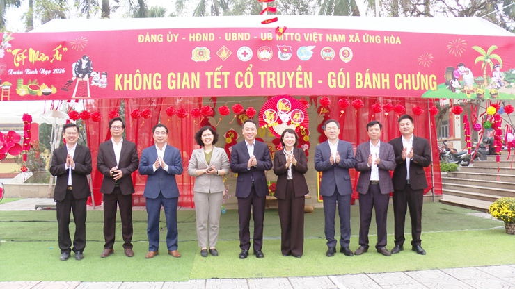 ỨNG HÒA: HƠN 800 HỘ ĐƯỢC NHẬN QUÀ TẠI CHƯƠNG TRÌNH "TẾT NHÂN ÁI" XUÂN BÍNH NGỌ 2026.- Ảnh 5.