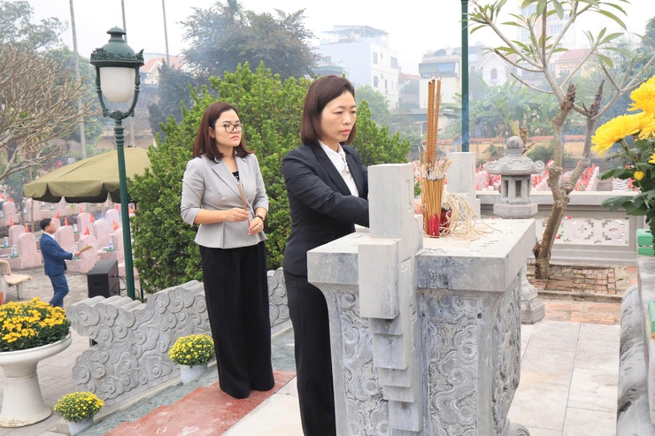 Phường Long Biên tổ chức viếng nghĩa trang Liệt sĩ Kim Sơn, Yên Viên nhân dịp Tết nguyên đán Bính Ngọ 2026- Ảnh 4.