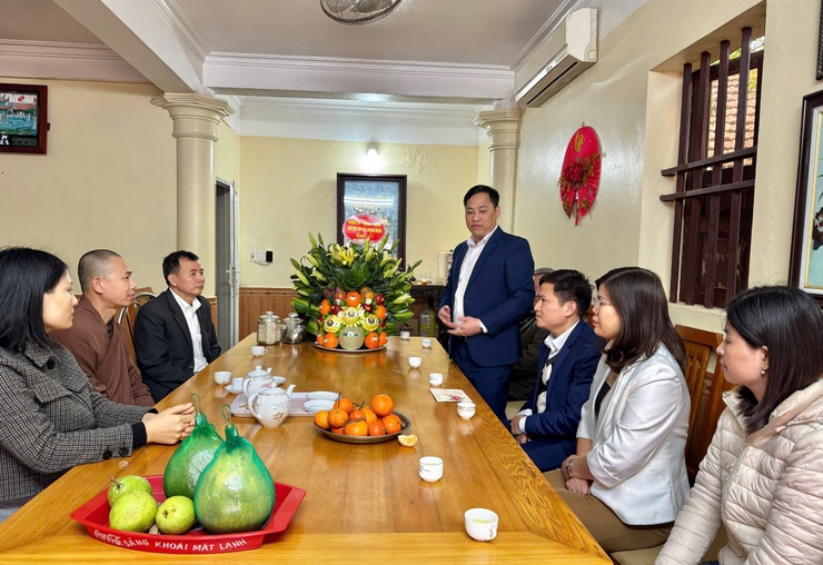 Đồng chí Kiều Duy Tập - UV BTV, Chủ nhiệm UB Kiểm tra thăm, tặng quà đối tượng chính sách và chùa Diên Phúc nhân dịp Tết Nguyên đán Bính Ngọ 2026- Ảnh 5.