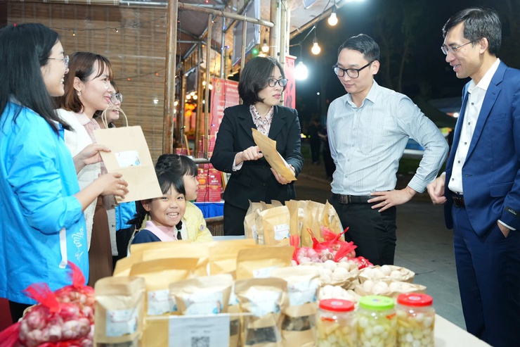 Thuận An khai mạc Hội chợ hoa Xuân 2026- Ảnh 10.