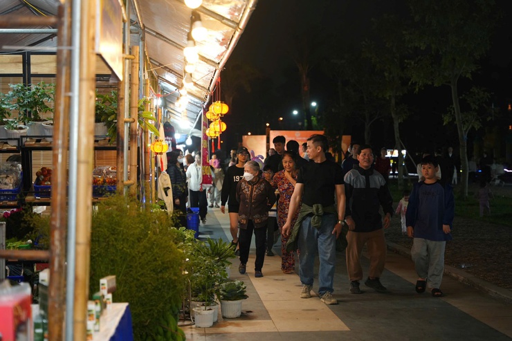 Thuận An khai mạc Hội chợ hoa Xuân 2026- Ảnh 15.