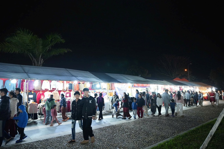 Thuận An khai mạc Hội chợ hoa Xuân 2026- Ảnh 16.