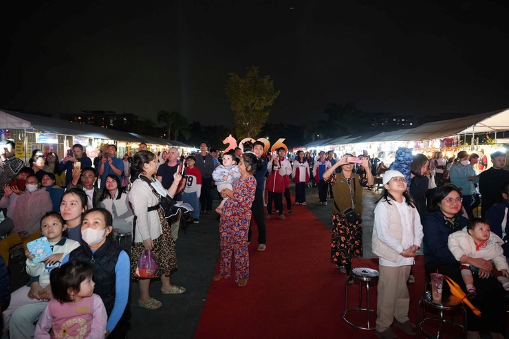 Thuận An khai mạc Hội chợ hoa Xuân 2026- Ảnh 17.