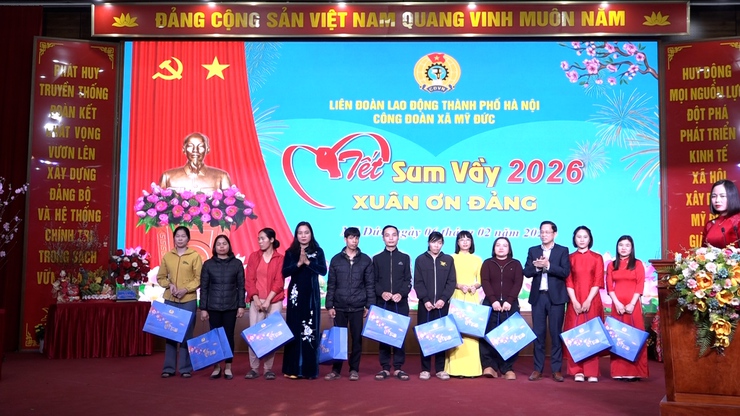 Ấm áp nghĩa tình Chương trình “ Tết sum vầy - Xuân ơn Đảng”- Ảnh 8.