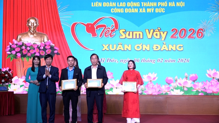 Ấm áp nghĩa tình Chương trình “ Tết sum vầy - Xuân ơn Đảng”- Ảnh 7.