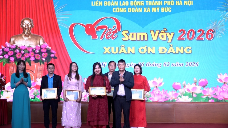 Ấm áp nghĩa tình Chương trình “ Tết sum vầy - Xuân ơn Đảng”- Ảnh 10.