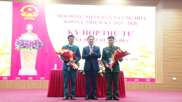 HĐND XÃ ỨNG HOÀ TỔ CHỨC KỲ HỌP THỨ TƯ KỲ HỌP CHUYÊN ĐỀ XEM XÉT, QUYẾT ĐỊNH NHIỀU NỘI DUNG QUAN TRỌNG.- Ảnh 7.