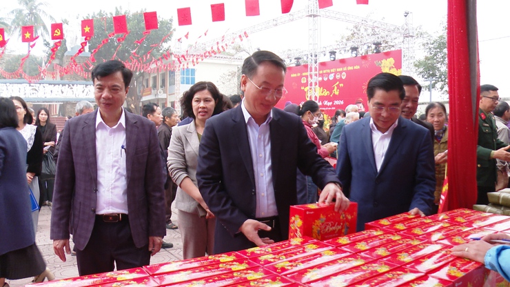 ỨNG HÒA: HƠN 800 HỘ ĐƯỢC NHẬN QUÀ TẠI CHƯƠNG TRÌNH "TẾT NHÂN ÁI" XUÂN BÍNH NGỌ 2026.- Ảnh 7.