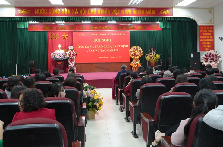 Phường Phú Diễn tổ chức Hội nghị công bố trao các quyết định về công tác cán bộ- Ảnh 2.