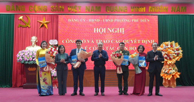 Phường Phú Diễn tổ chức Hội nghị công bố trao các quyết định về công tác cán bộ- Ảnh 3.