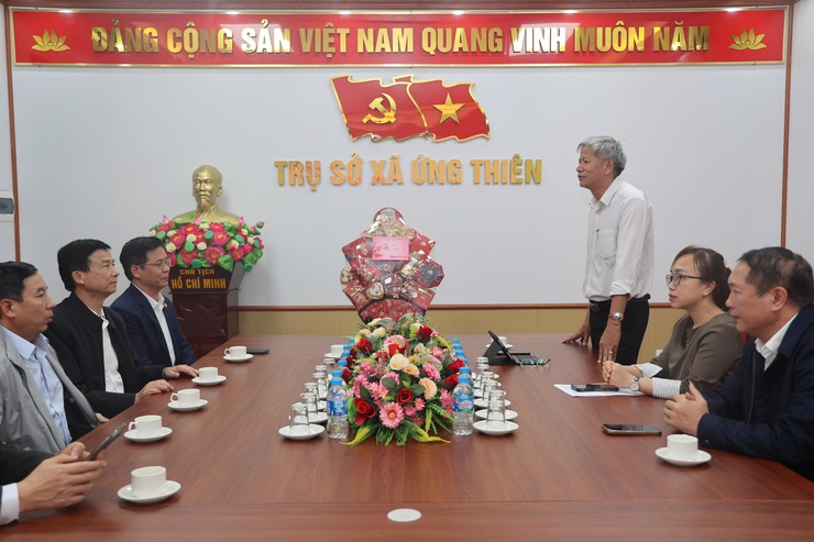 Đại diện Hội thánh Tin lành Việt Nam (miền Bắc) thăm, chúcTết lãnh đạo, Nhân dân xã Ứng Thiên- Ảnh 1.