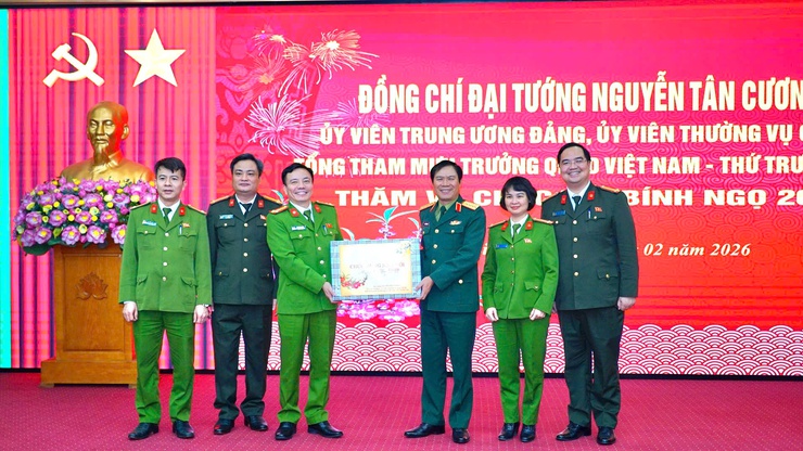 Đại tướng Nguyễn Tân Cương thăm và chúc Tết Bính Ngọ 2026 tại phường Từ Liêm- Ảnh 5.