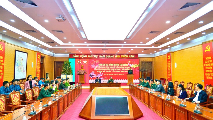 Đại tướng Nguyễn Tân Cương thăm và chúc Tết Bính Ngọ 2026 tại phường Từ Liêm- Ảnh 1.