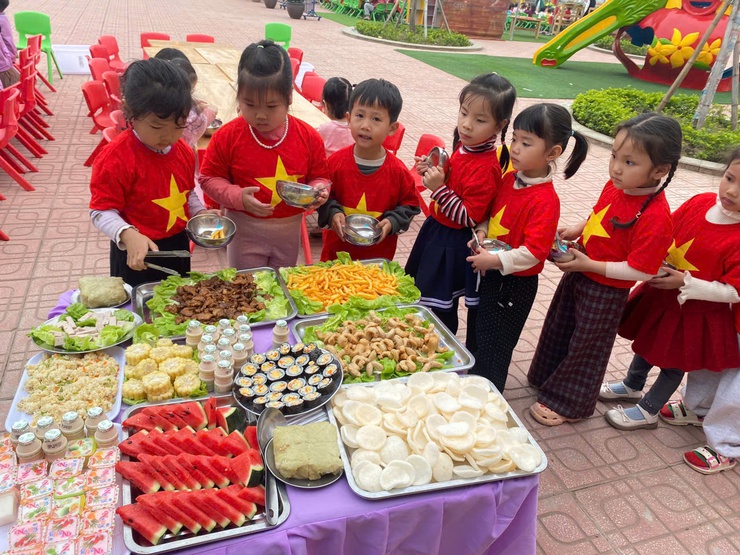  TRƯỜNG MẦM NON XUÂN DƯƠNG LAN TỎA HỒN TẾT VIỆT QUA NGÀY HỘI VĂN HÓA DÂN GIAN "TẾT VIỆT TRONG EM" - Ảnh 3.