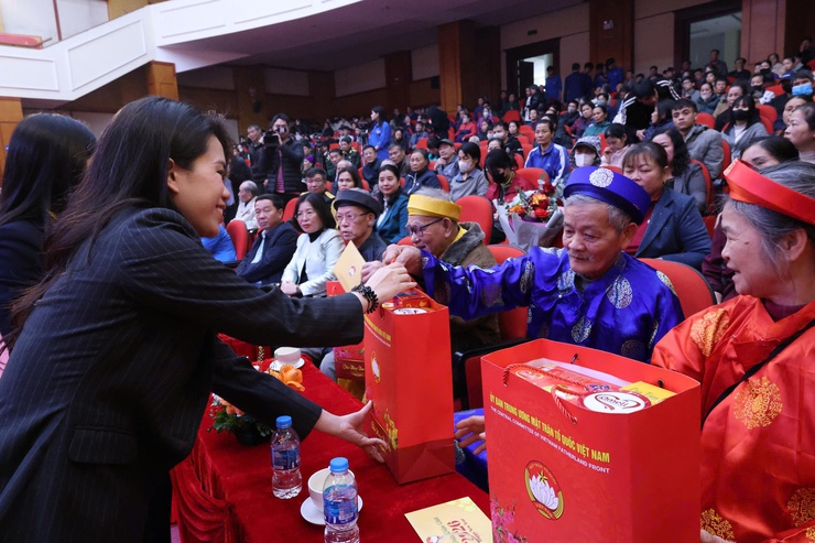 Ấm áp, nghĩa tình - Chương trình "Xuân nhân ái - Tết sẻ chia" tại xã Thường Tín- Ảnh 10.