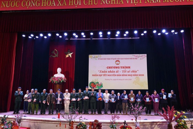 Ấm áp, nghĩa tình - Chương trình "Xuân nhân ái - Tết sẻ chia" tại xã Thường Tín- Ảnh 4.