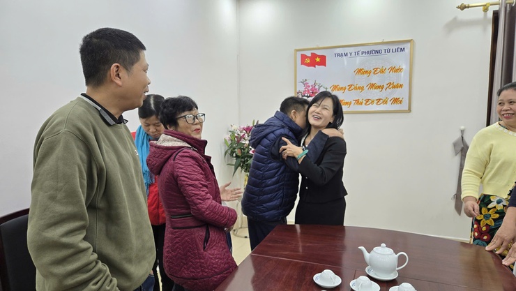 Ủy ban nhân dân phường Từ Liêm trao tặng quà Tết cho các đối tượng an sinh xã hội nhân dịp Tết Nguyên đán Bính Ngọ 2026- Ảnh 2.