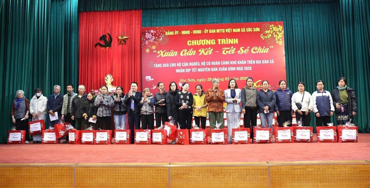 XÃ SÓC SƠN CHĂM LO TẾT CHO NGƯỜI DÂN – LAN TỎA TINH THẦN "XUÂN GẮN KẾT, TẾT SẺ CHIA"- Ảnh 2.
