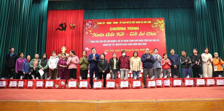 XÃ SÓC SƠN CHĂM LO TẾT CHO NGƯỜI DÂN – LAN TỎA TINH THẦN "XUÂN GẮN KẾT, TẾT SẺ CHIA"- Ảnh 3.