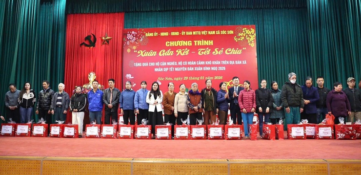 XÃ SÓC SƠN CHĂM LO TẾT CHO NGƯỜI DÂN – LAN TỎA TINH THẦN "XUÂN GẮN KẾT, TẾT SẺ CHIA"- Ảnh 4.