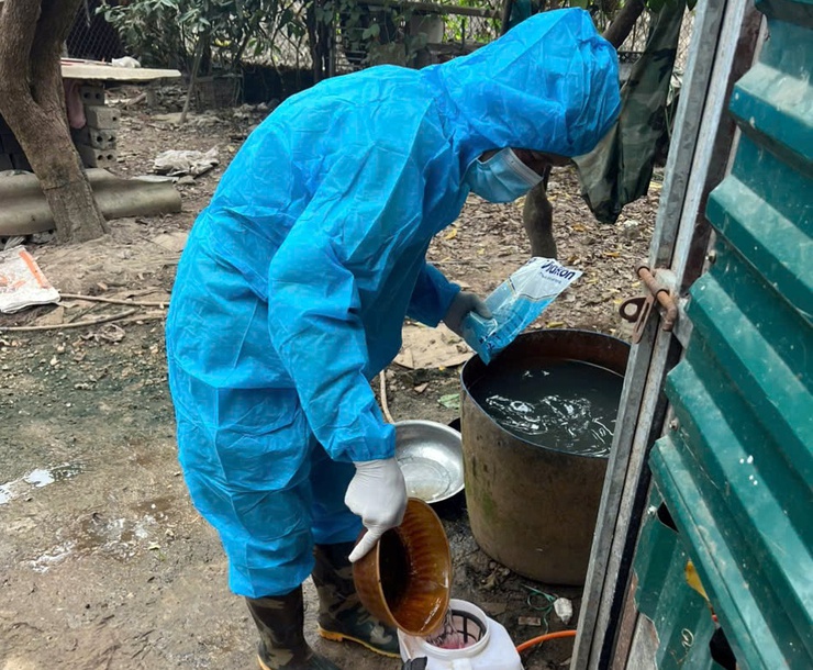 Chương Mỹ triển khai tổng vệ sinh, khử trùng, tiêu độc môi trường phòng, chống dịch bệnh gia súc, gia cầm đợt 1 dịp Tết Nguyên đán Bính Ngọ năm 2026- Ảnh 8.