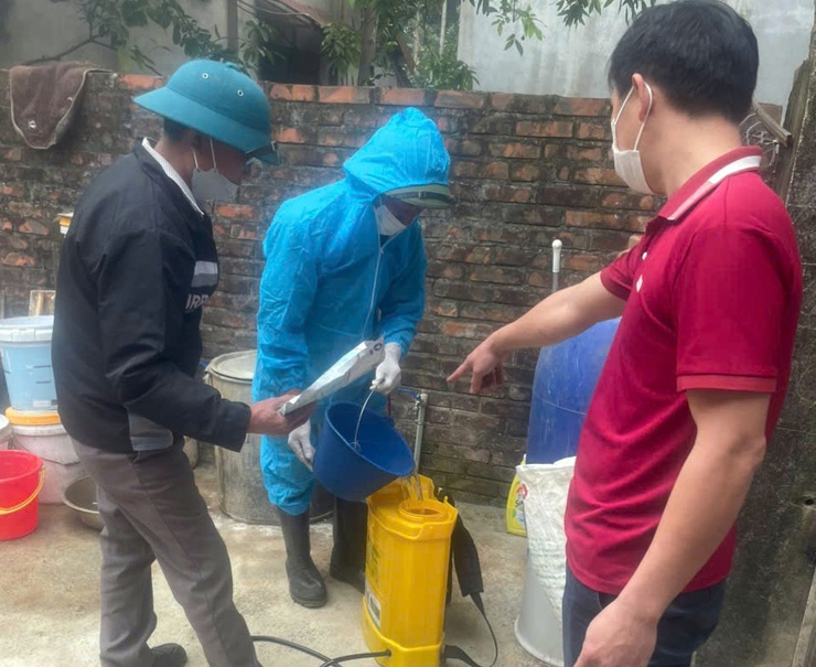 Chương Mỹ triển khai tổng vệ sinh, khử trùng, tiêu độc môi trường phòng, chống dịch bệnh gia súc, gia cầm đợt 1 dịp Tết Nguyên đán Bính Ngọ năm 2026- Ảnh 9.