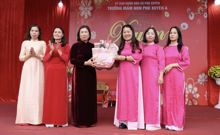 Trường Mầm non Phú Xuyên A tổ chức Hội chợ Xuân năm 2026 với chủ đề "Xuân yêu thương"- Ảnh 2.