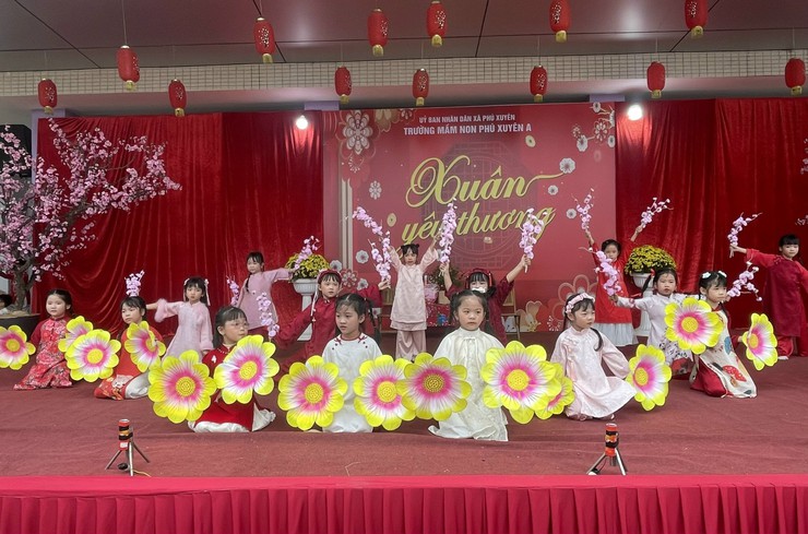 Trường Mầm non Phú Xuyên A tổ chức Hội chợ Xuân năm 2026 với chủ đề "Xuân yêu thương"- Ảnh 4.
