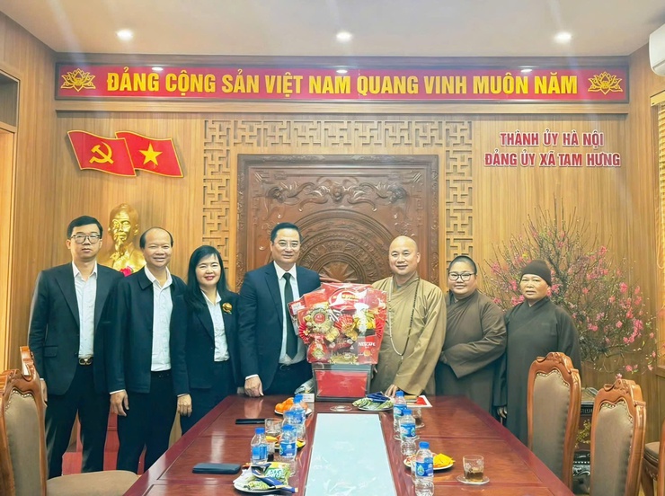 Ban đại diện Phật giáo liên xã thăm, chúc Tết Lãnh đạo Đảng ủy – UBND – UBMTTQ Việt Nam xã Tam Hưng- Ảnh 1.
